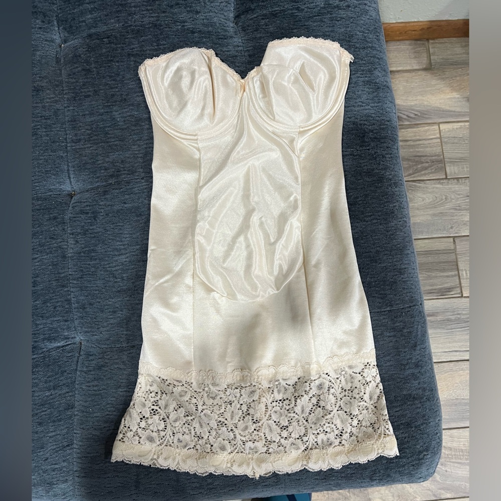 Victoria's Secret Vintage Cream Lace Shapewear Deadstock NWOT Size 36B Strapless